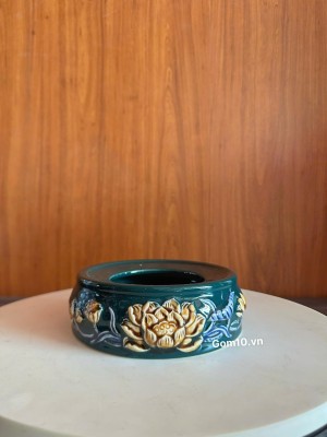 Chân kê bát hương men xanh lục bảo đắp nổi hoa sen, đường kính 14cm