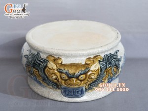 Chân kê đỉnh hạc men rạn đắp nổi, đường kính 24cm