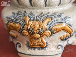 Chân kê đỉnh hạc men rạn đắp nổi Rồng Như Ý, cao 22cm