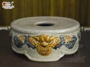 Chân kê đỉnh hạc men rạn đắp nổi Rồng Như Ý, đường kính 25cm