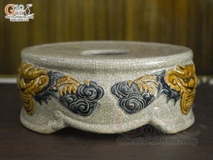 Chân kê đỉnh hạc men rạn đắp nổi Rồng Như Ý, đường kính 25cm
