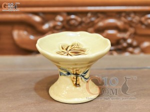 Chân nến men hoàng tộc đắp nổi Sen Cát Tường