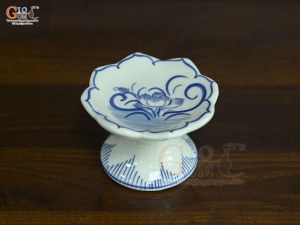 Chân nến men lam vẽ hoa Sen Đại Cát, cao 10cm