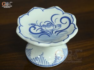 Chân nến men lam vẽ hoa Sen Đại Cát, cao 10cm