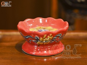 Chân nến men màu đắp nổi Cuốn Thư nền đỏ, đường kính 11cm