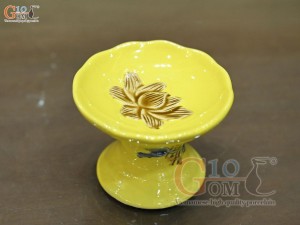 Chân nến men màu đắp nổi Sen Cát Tường nền vàng