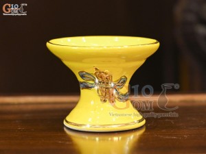 Chân nến men màu đắp nổi Sen Cát Tường nền vàng vẽ vàng 24k, đường kính 9cm