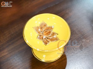 Chân nến men màu đắp nổi Sen Cát Tường nền vàng vẽ vàng 24k, đường kính 9cm