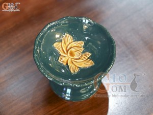 Chân nến men màu đắp nổi Sen Cát Tường nền xanh lục bảo