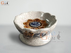 Chân nến men rạn đắp nổi Cuốn Thư, đường kính 11cm