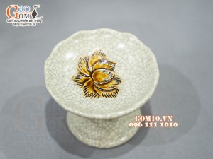 Chân nến men rạn đắp nổi Sen Cát Tường