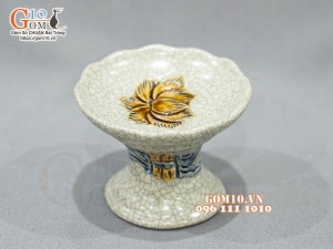 Chân nến men rạn đắp nổi Sen Cát Tường