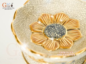 Chân nến men rạn đắp nổi Cuốn Thư vẽ vàng 24k, đường kính 11cm