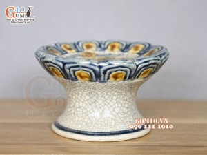 Chân nến men rạn đắp nổi Sen Tài Lộc, đường kính 11cm