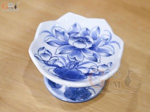 Chân nến thấp men lam vẽ Sen Tài Lộc, đường kính 10cm