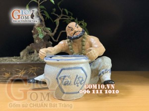 Chậu tượng trồng cây dáng Lỗ Trí Thâm ôm chậu, cao 22cm
