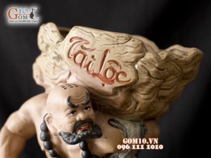 Chậu tượng trồng cây dáng Lỗ Chí Thâm tài lộc vác đá, cao 34cm 