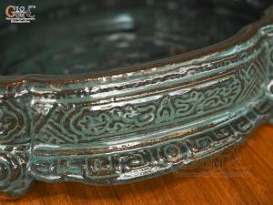 Chậu cây men hỏa biến khắc nổi chân loe, 31x23cm