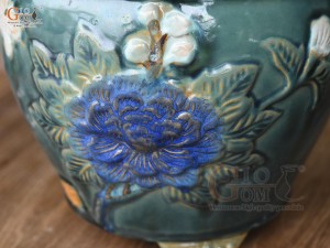 Chậu cây men hỏa biến khắc nổi hoa Phù Dung màu, đường kính 25cm