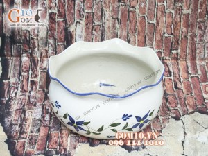 Chậu cây men trắng miệng lượn, họa tiết hoa tím 29cm