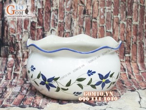 Chậu cây men trắng miệng lượn, họa tiết hoa tím 37cm