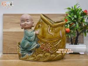 Chậu tượng chú Tiểu cưỡi cá chép men bóng, cao 20cm