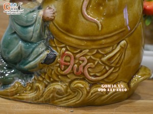 Chậu tượng chú Tiểu cưỡi cá chép men bóng, cao 20cm