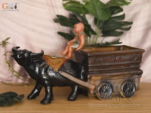 Chậu tượng chú tiểu cưỡi trâu kéo xe Tài Lộc, dài 44cm