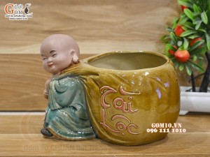 Chậu tượng chú Tiểu kéo túi Tài Lộc men bóng, cao 16cm
