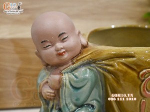 Chậu tượng chú Tiểu kéo túi Tài Lộc men bóng, cao 16cm