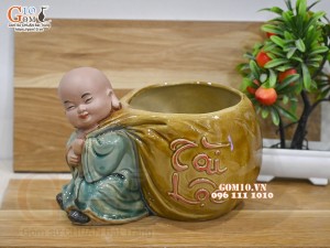 Chậu tượng chú Tiểu kéo túi Tài Lộc men bóng, cao 16cm