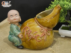 Chậu tượng chú Tiểu nâng hồ lô men màu, cao 20cm