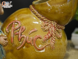 Chậu tượng chú Tiểu nâng hồ lô men màu, cao 20cm