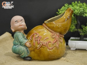 Chậu tượng chú Tiểu nâng hồ lô men màu, cao 20cm