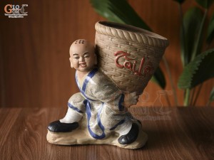 Chậu tượng chú tiểu vác giỏ tài lộc