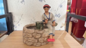 Chậu tượng cô Tấm men rạn cổ kích thước 22x20cm