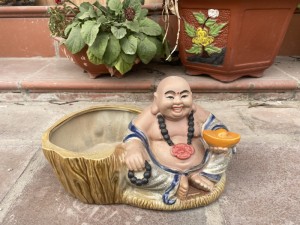 Chậu tượng trồng cây dáng Di Lạc men rạn cầm vàng, cao 19cm