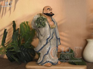 Chậu tượng gốm Đạt Ma gánh túi tiền men rạn, cao 33cm