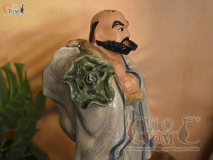 Chậu tượng gốm Đạt Ma gánh túi tiền men rạn, cao 33cm