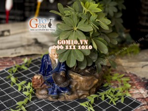 Chậu tượng trồng cây dáng lão nông men bóng, cao 19cm