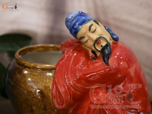 Chậu tượng Lý Bạch say rượu, men màu đỏ, cao 19cm