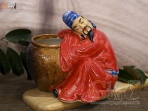 Chậu tượng Lý Bạch say rượu, men màu đỏ, cao 19cm