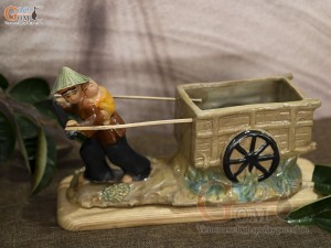 Chậu tượng mẹ địu con kéo xe, dài 30cm