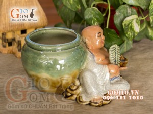 Chậu tượng trồng cây men rạn dáng Di Lạc nâng vàng