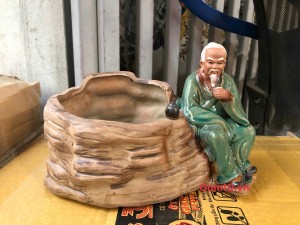 Chậu tượng ông lão uống trà men xanh, 25x18cm
