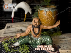 Chậu tượng trồng cây dáng Lỗ Chí Thâm nâng vò Tài Lộc men xanh ngọc, cao 31cm