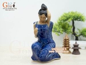 Chậu tượng trồng cây dáng Cô gái gánh gùi, cao 22cm (màu xanh bích) Chậu tượng trồng cây dáng Cô gái gánh gùi, cao 22cm (màu xanh bích)