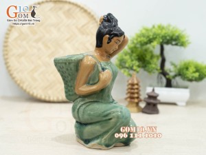 Chậu tượng trồng cây dáng Cô gái gánh gùi, cao 22cm (màu xanh ngọc)