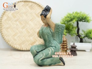 Chậu tượng trồng cây dáng Cô gái gánh gùi, cao 22cm (màu xanh ngọc)