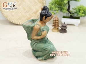 Chậu tượng trồng cây dáng Cô gái gánh gùi, cao 22cm (màu xanh ngọc)